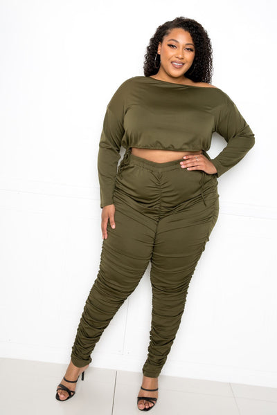 Model is wearing a Plus Size Off Shoulder Cropped Top And Ruched Leggings Sets