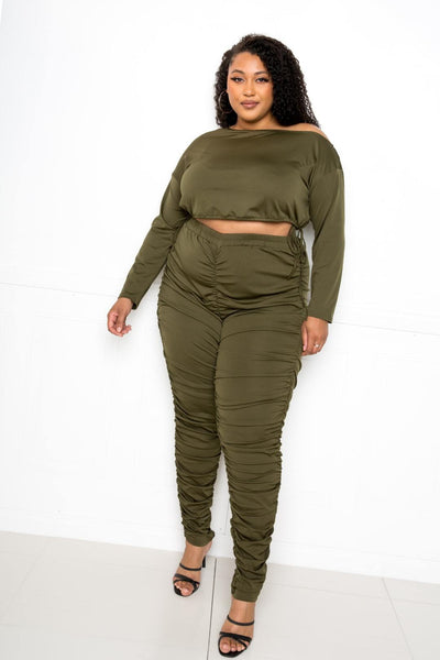 Model is wearing a Plus Size Off Shoulder Cropped Top And Ruched Leggings Sets